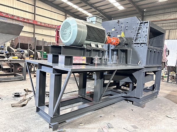 1300型易拉罐废铁破碎机